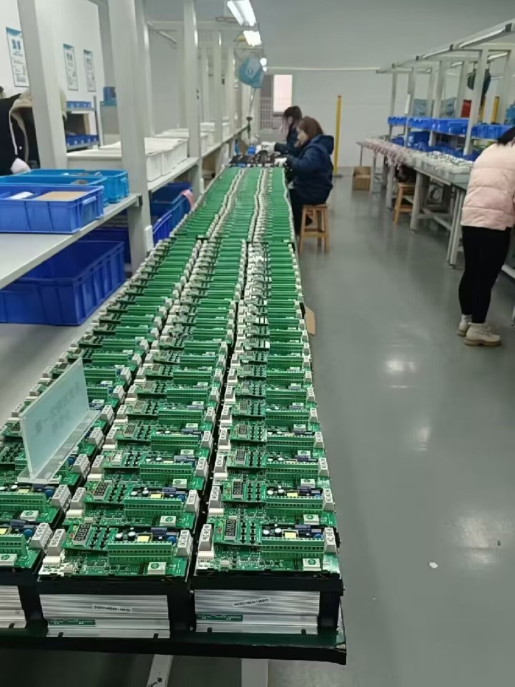 电力调整器在运行时最大电流逐步降低是为什么？