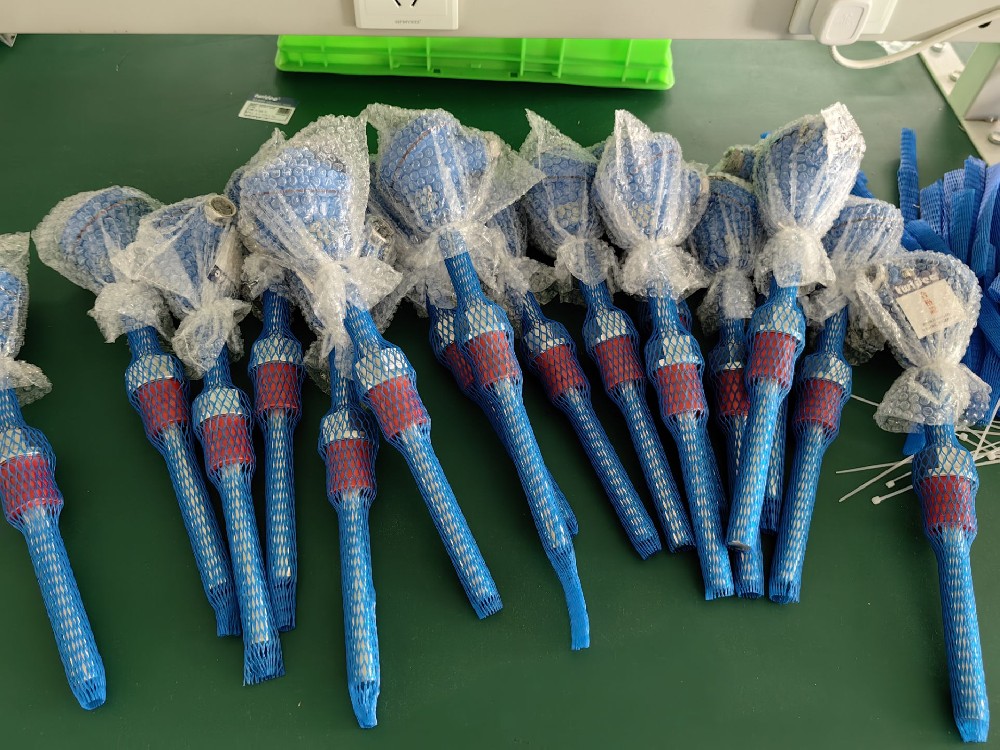 在工业自动化中，热电阻是若何与节造系统集成的，以实现温度节造和监测？